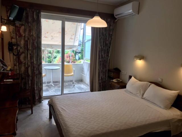Batis Hotel Livanátesz Kültér fotó