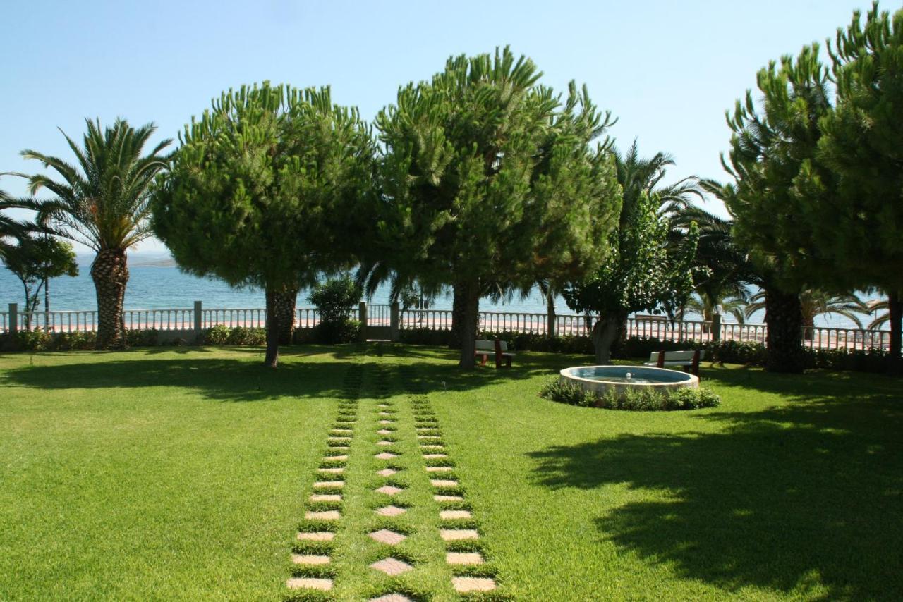 Batis Hotel Livanátesz Kültér fotó