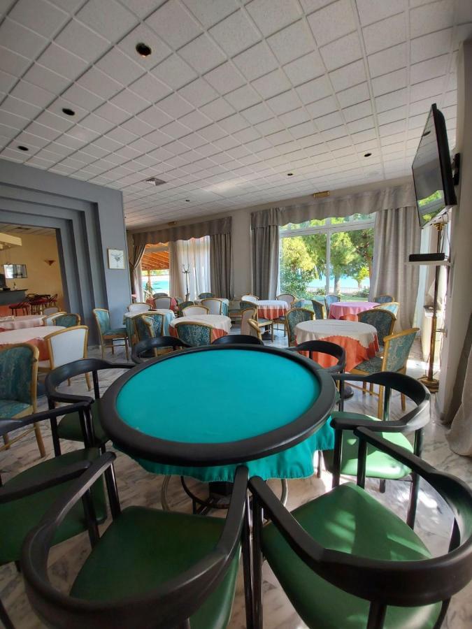Batis Hotel Livanátesz Kültér fotó