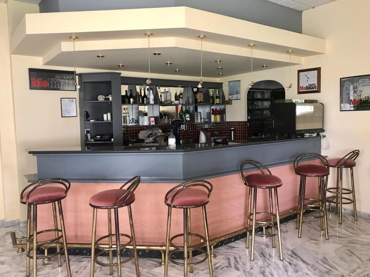 Batis Hotel Livanátesz Kültér fotó