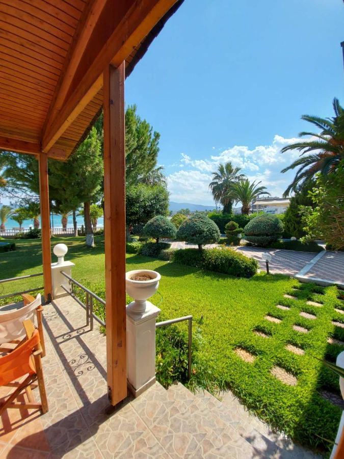 Batis Hotel Livanátesz Kültér fotó